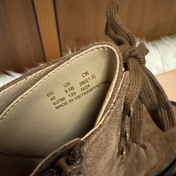 Stuart Weitzman Brown Lace-Up Suede Boots - Picture 7 of 12